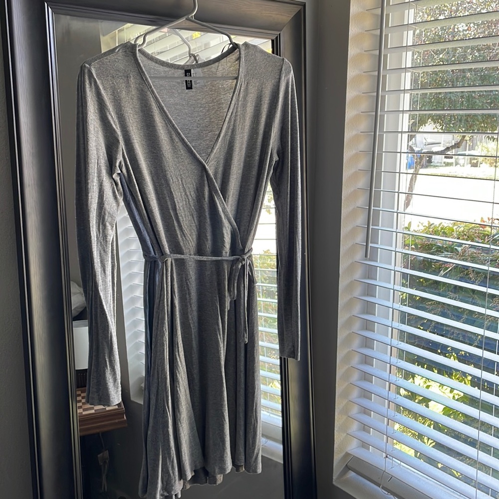 Stretchy gray dress